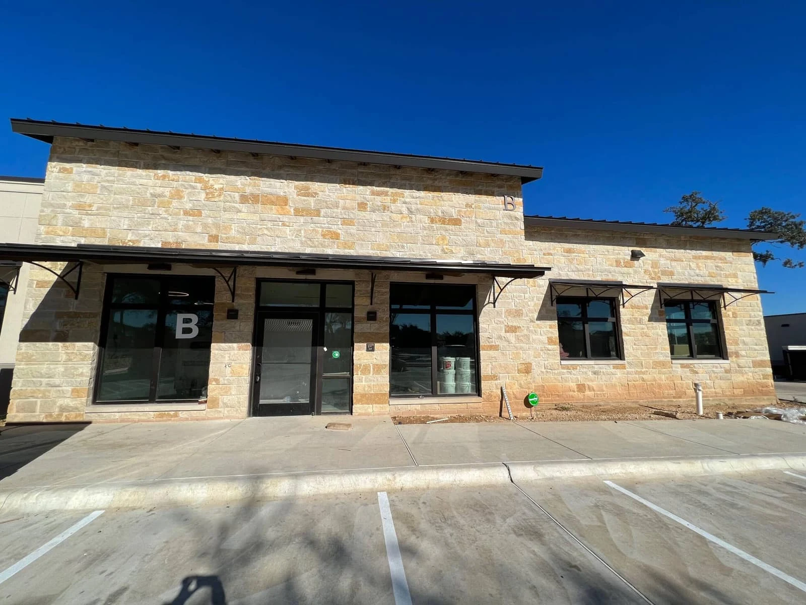 Medical office roofing in Lansing